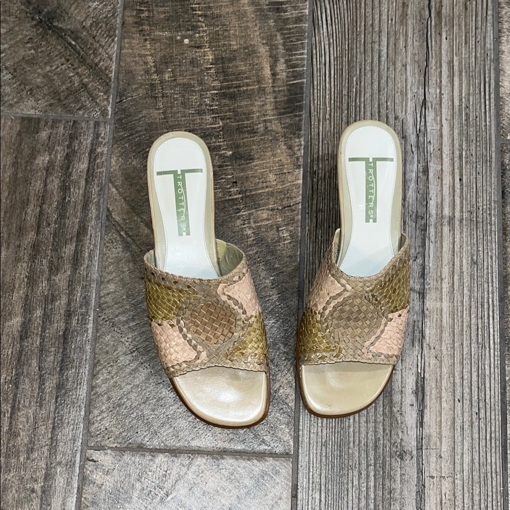 Trotter weaved leather Slide Sandals, some natural variation in color of leather - Picture 2 of 3